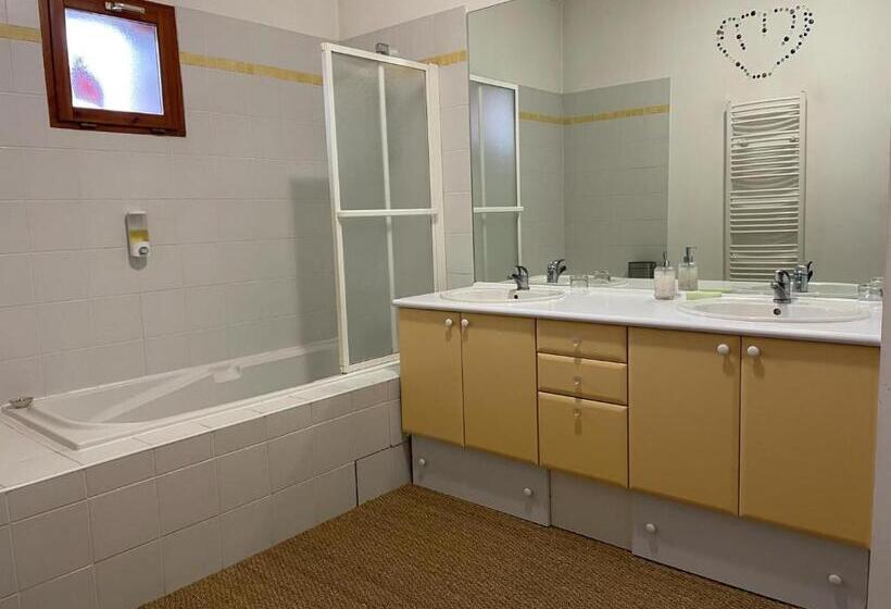 Дом 4 Спальни, Maison D Hôtes   La Grange Du Janin