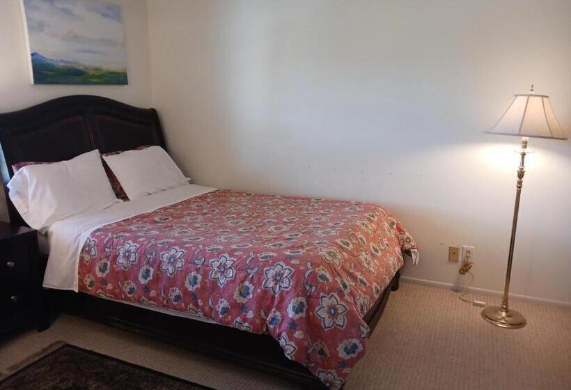 اتاق لوکس, Bed And Breakfast In Hollywood Hills