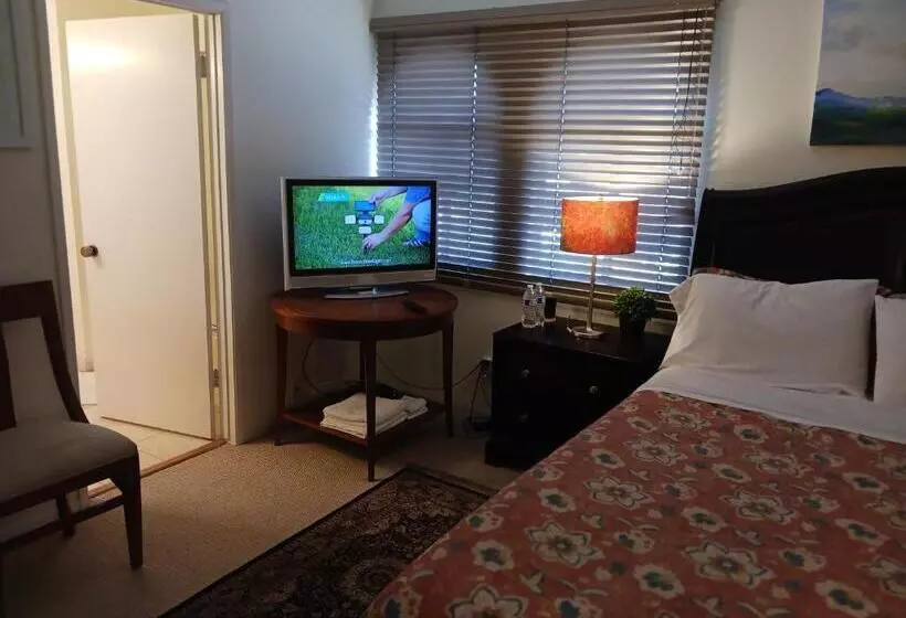 اتاق لوکس, Bed And Breakfast In Hollywood Hills