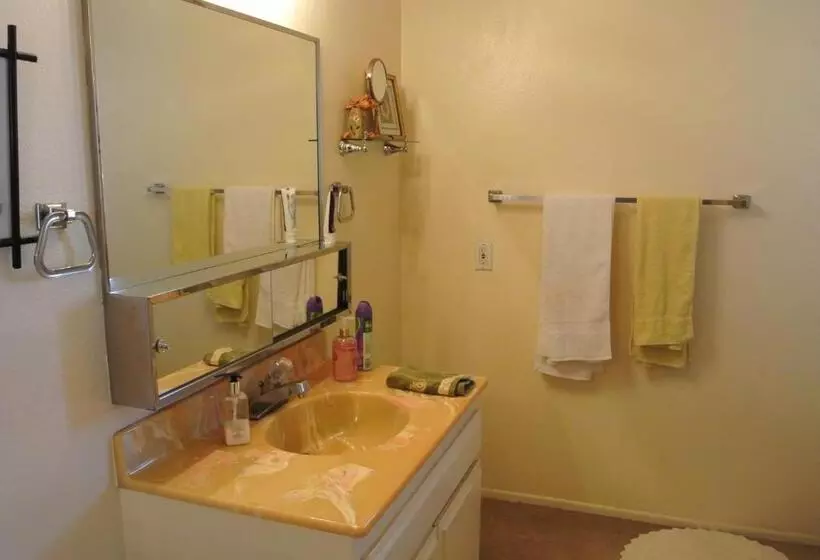 اتاق لوکس, Bed And Breakfast In Hollywood Hills