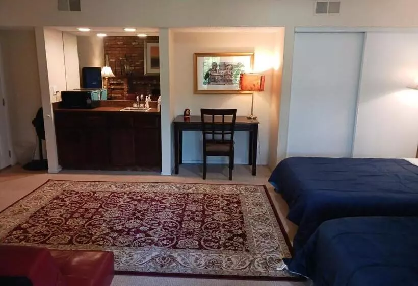 سوییت با چشم‌انداز باغ, Bed And Breakfast In Hollywood Hills