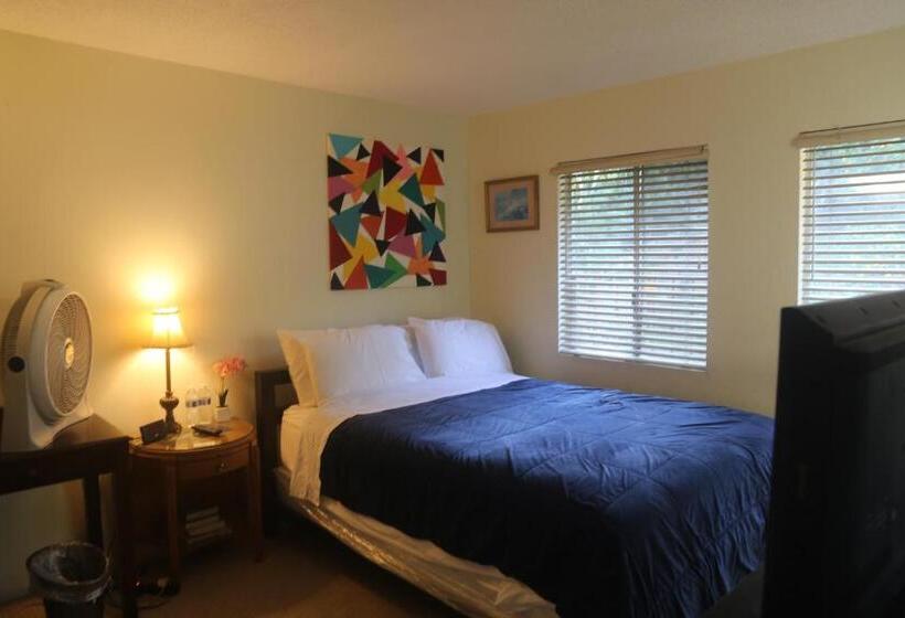 سوییت خانوادگی, Bed And Breakfast In Hollywood Hills