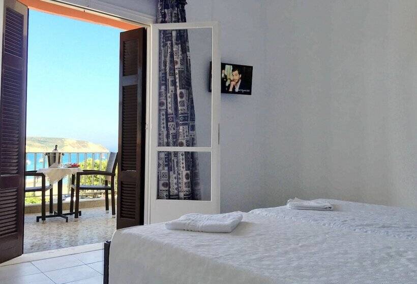 スタンダードルーム, Alex