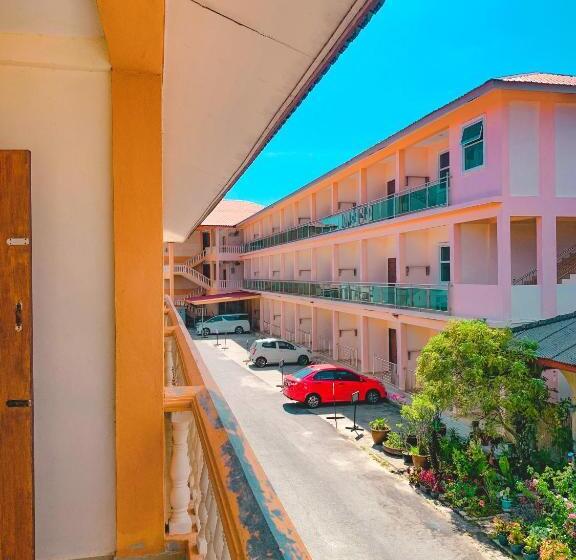 اتاق سوپریور, Amzar Motel Cenang