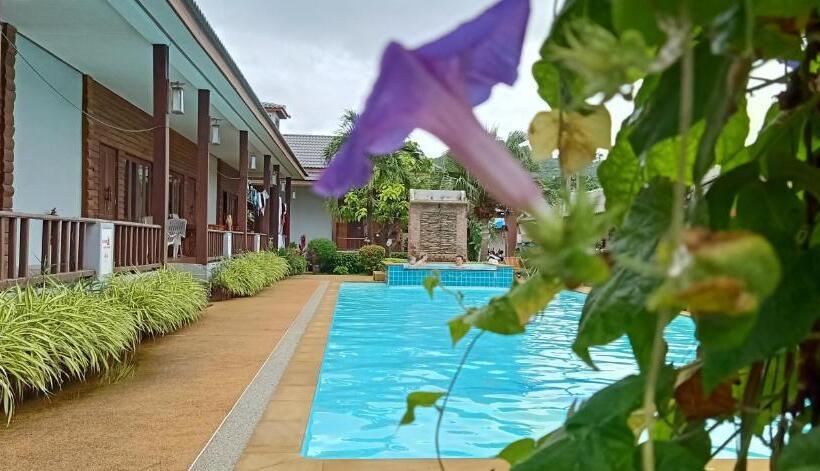 带泳池观景的豪华房, Khum Laanta Resort   Sha Extra Plus