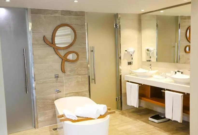 Swim-up suite, Majestic Mirage Punta Cana, All Suites - All Inclusive