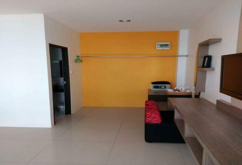 디럭스 트리플 룸, The Fong Krabi Resort