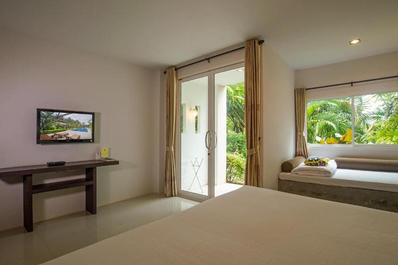 디럭스 트리플 룸, The Fong Krabi Resort