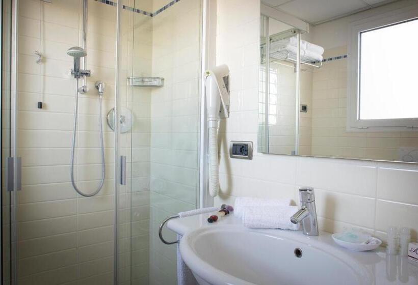 اتاق سه نفره سوپریور با چشم‌انداز دریا, Tropical