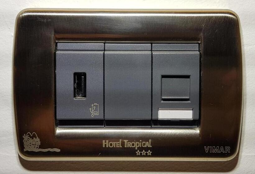 带海景的高档三人间, Tropical