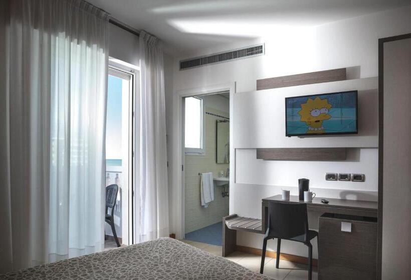 اتاق استاندارد چهار تخته با چشم‌انداز دریا, Tropical