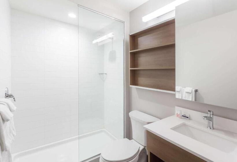 جناح, Microtel Casselman