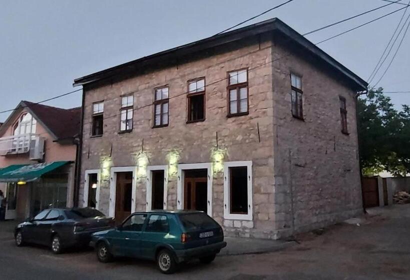 استودیو خانوادگی, Apartmani Aleksandar