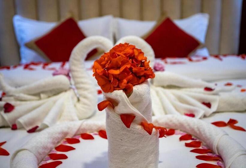 سوییت, Gorkha Garden