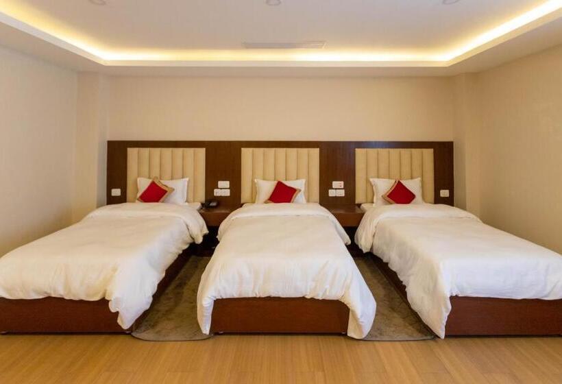 اتاق خانوادگی, Gorkha Garden