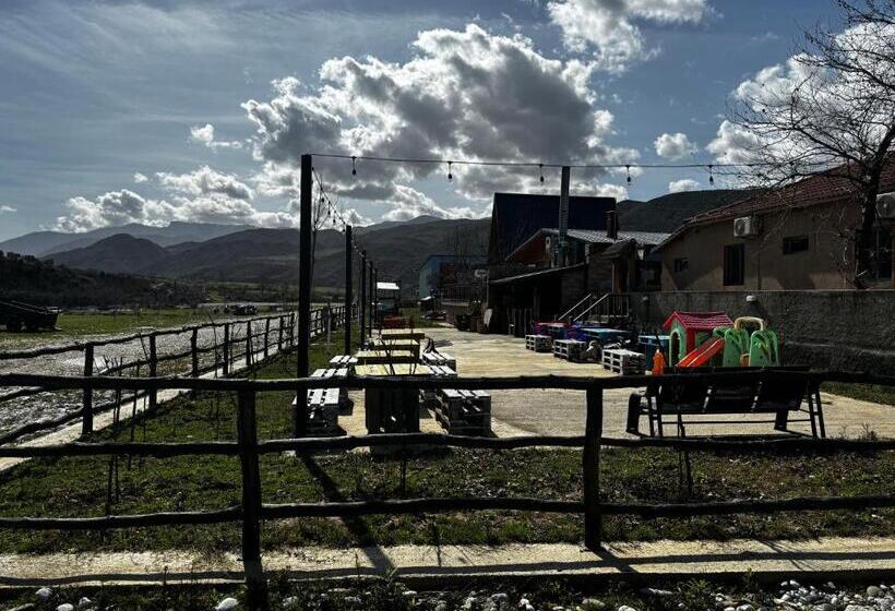 Номер Стандарт Трехместный, Bujtina Vjosa