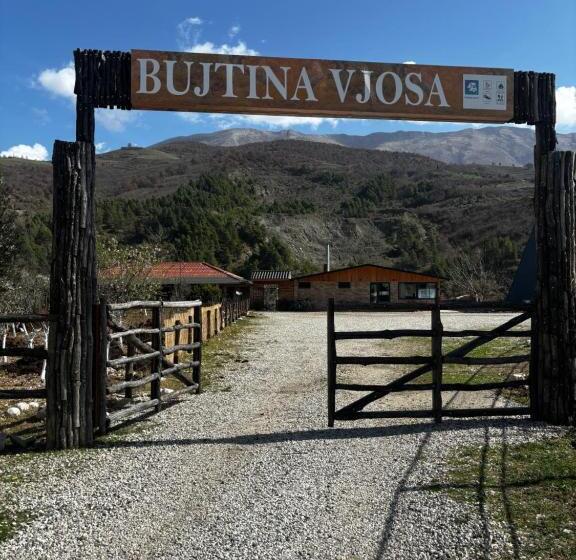 اتاق استاندارد سه نفره, Bujtina Vjosa