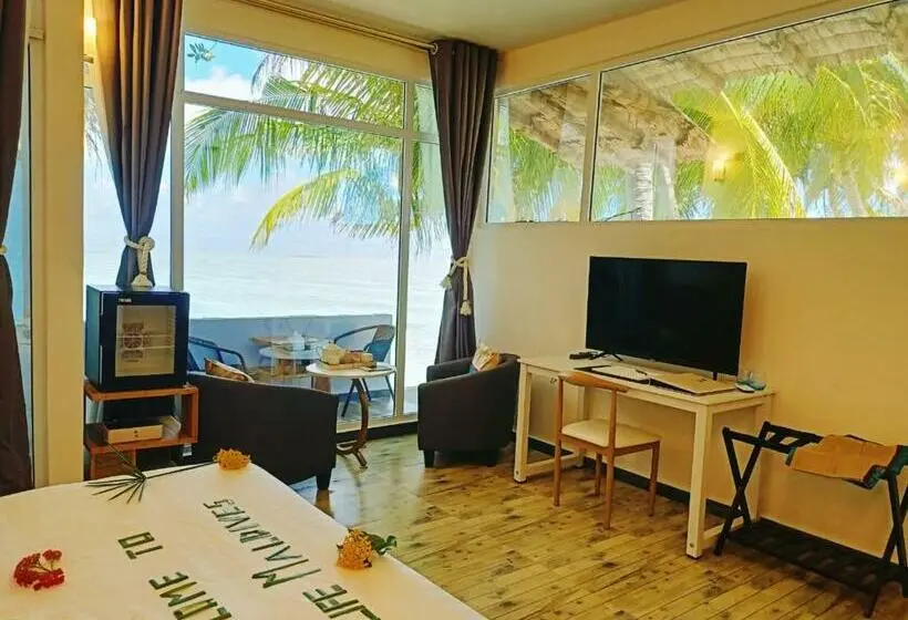 اتاق لوکس با بالکن و چشم‌انداز دریا, Island Life Maldives Retreat & Spa