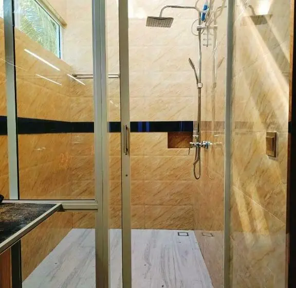 اتاق لوکس با بالکن و چشم‌انداز دریا, Island Life Maldives Retreat & Spa