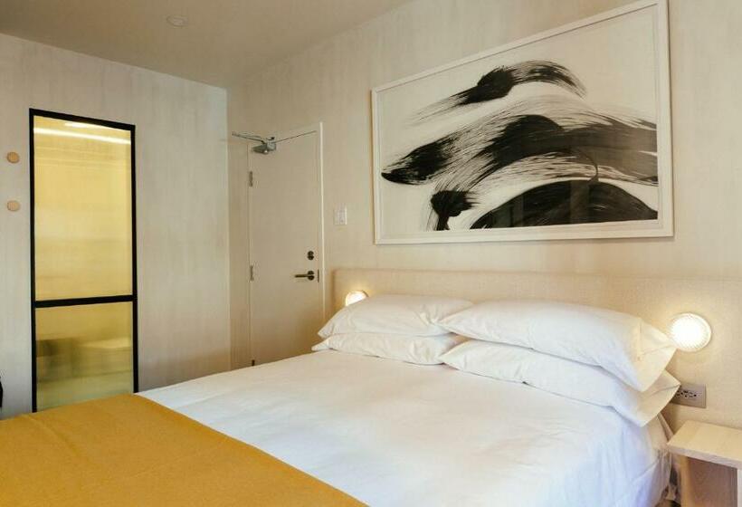 اتاق سوپریور, Ode