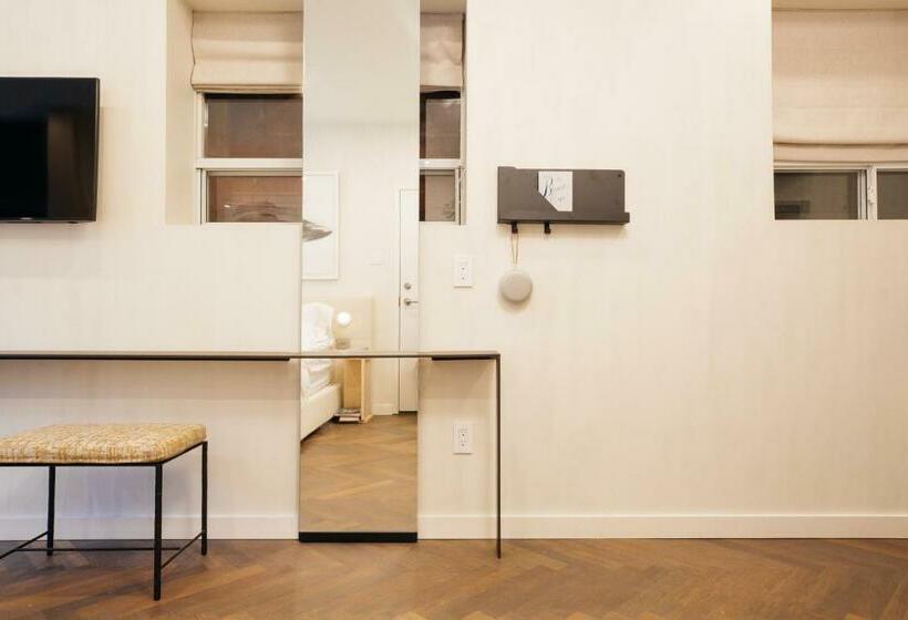 اتاق سوپریور, Ode