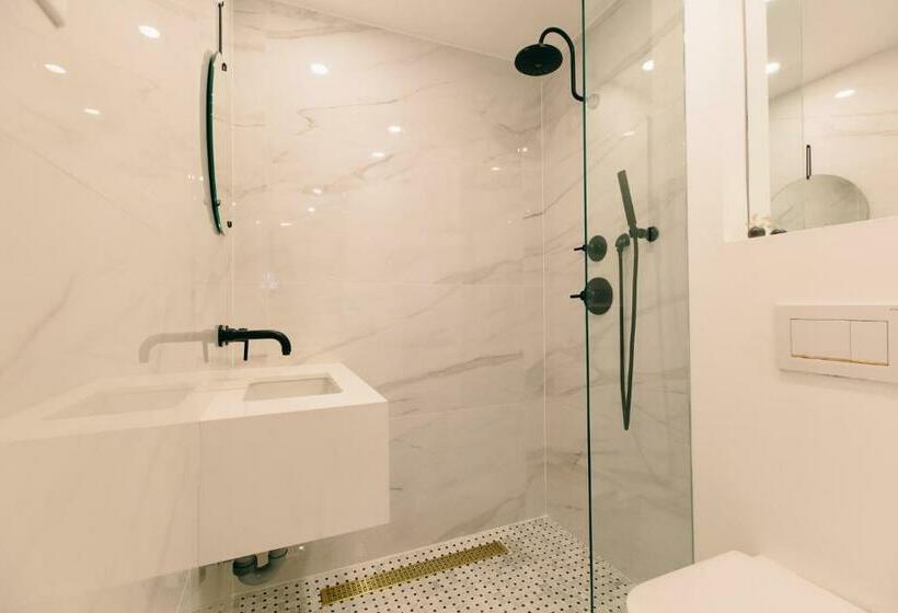 اتاق سوپریور, Ode