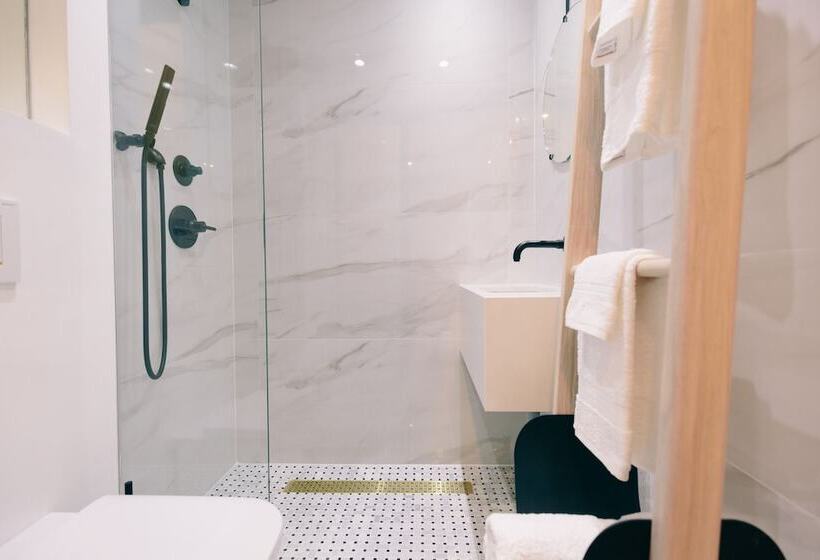 اتاق عادی, Ode