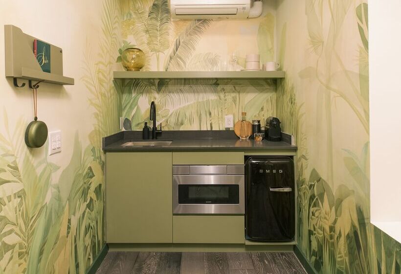 اتاق عادی, Ode