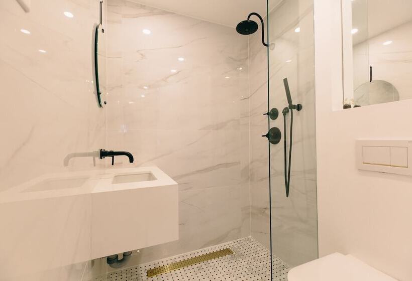 اتاق سوپریور, Ode