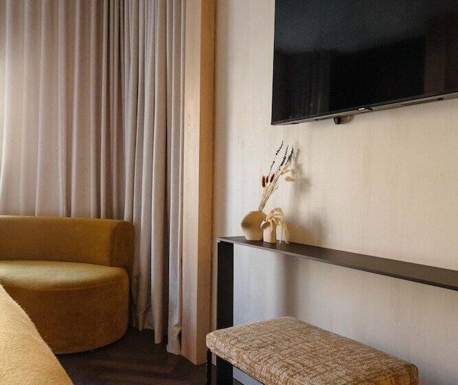 اتاق سوپریور, Ode