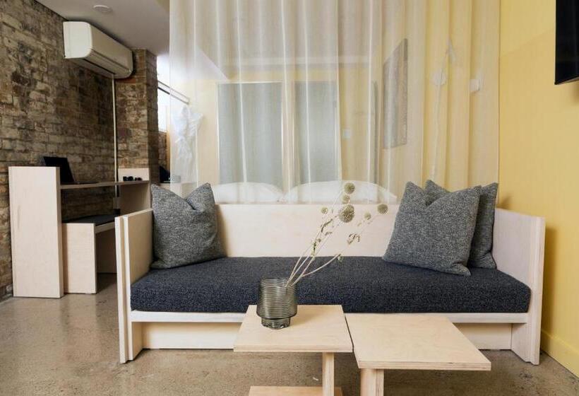 اتاق اکونومی, Ode