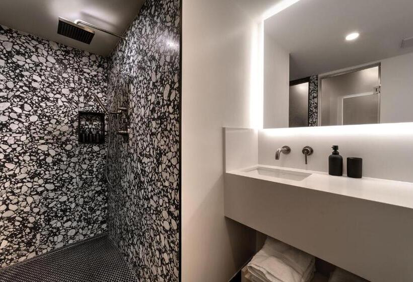 اتاق اکونومی, Ode