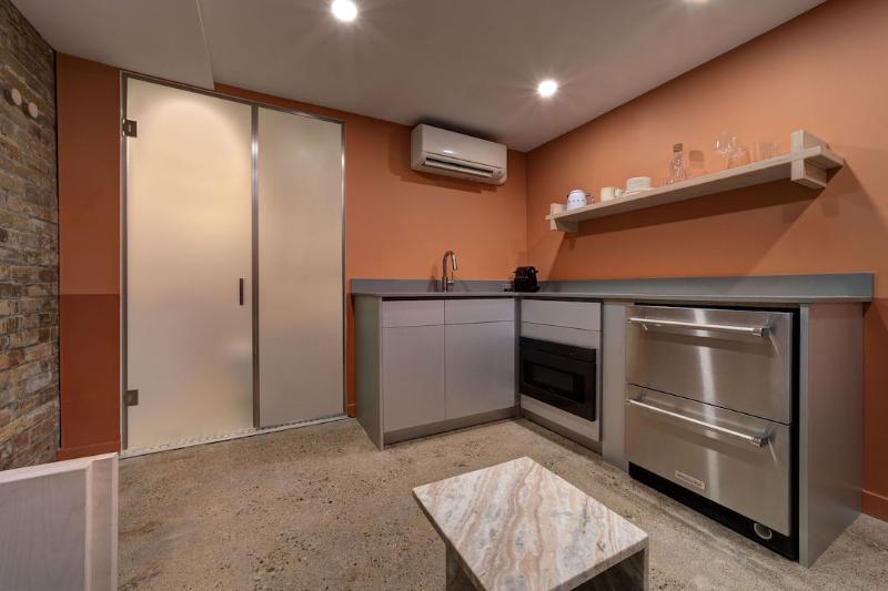 اتاق اکونومی, Ode