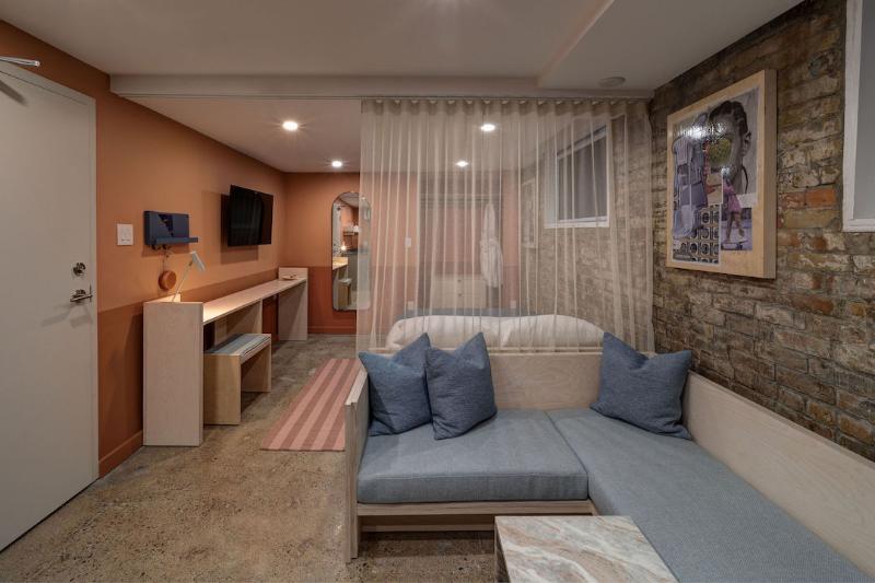 اتاق اکونومی, Ode