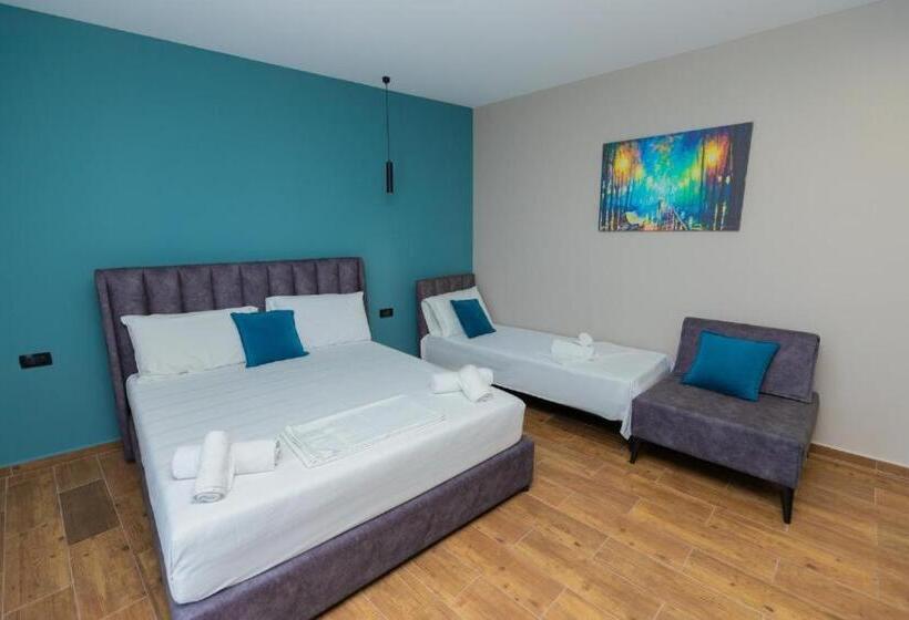 Трехместный Номер Стандарт с Балконом, Viroi