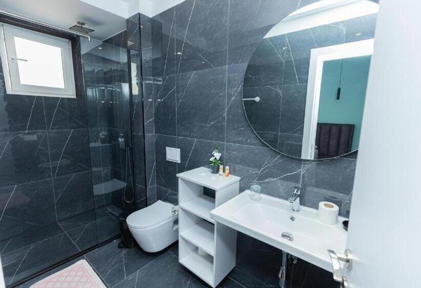 Трехместный Номер Стандарт с Балконом, Viroi