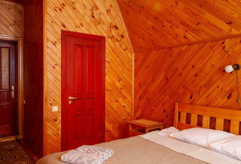 اتاق استاندارد, Buru Guru Viesu Nams Zīdu Kolns