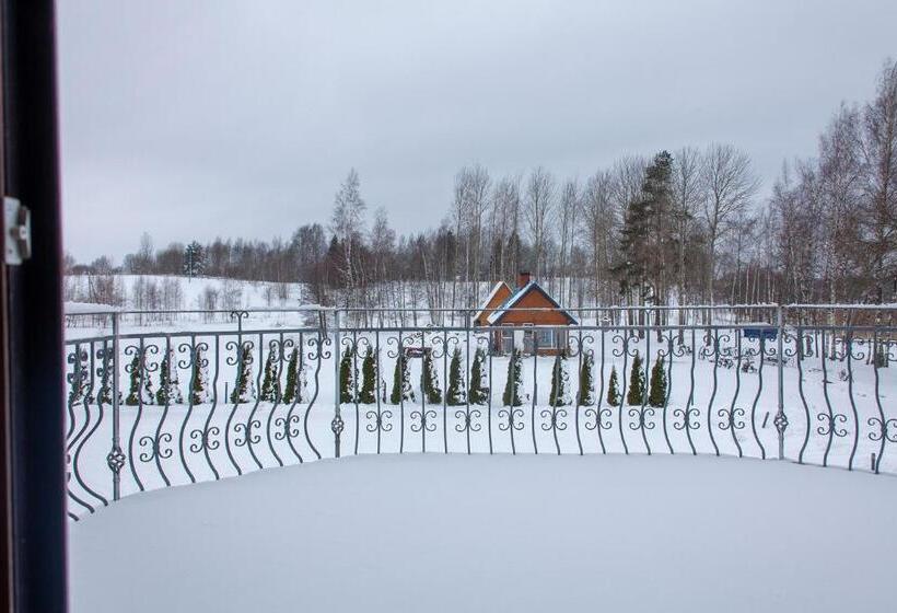 اتاق استاندارد, Buru Guru Viesu Nams Zīdu Kolns