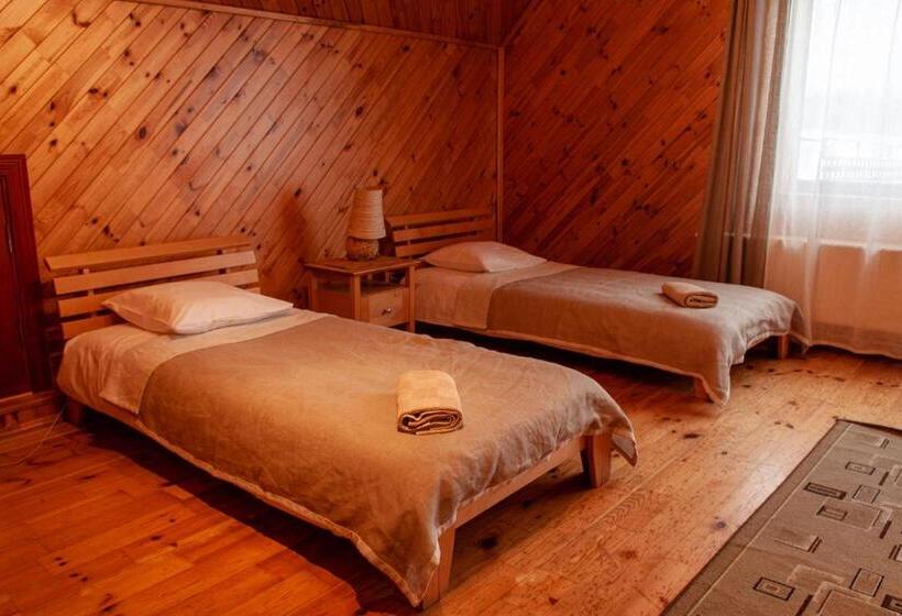 اتاق استاندارد, Buru Guru Viesu Nams Zīdu Kolns