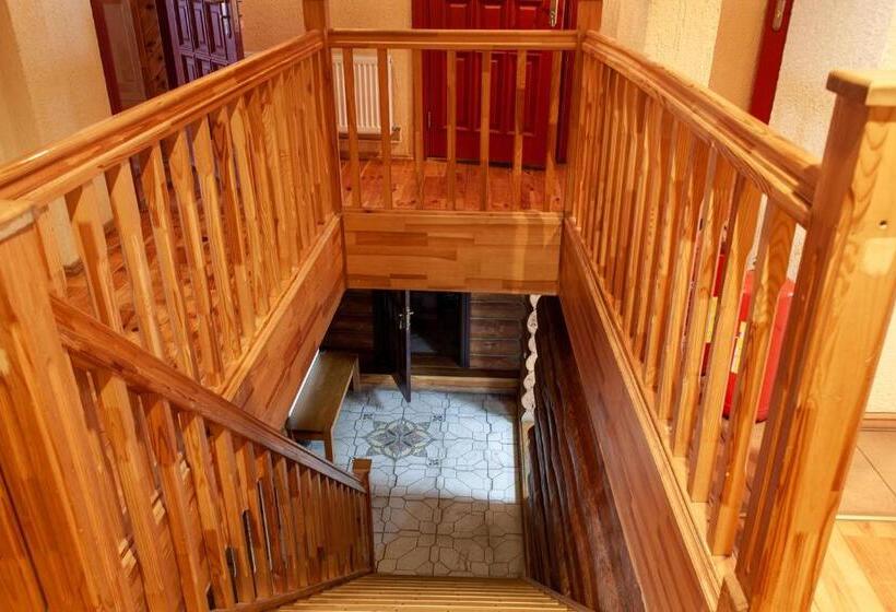 اتاق استاندارد با سرویس بهداشتی مشترک, Buru Guru Viesu Nams Zīdu Kolns