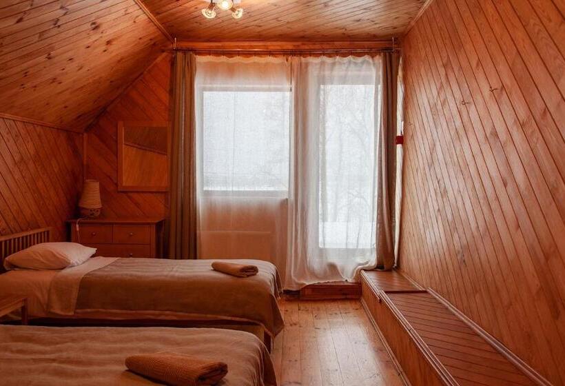 اتاق استاندارد با سرویس بهداشتی مشترک, Buru Guru Viesu Nams Zīdu Kolns