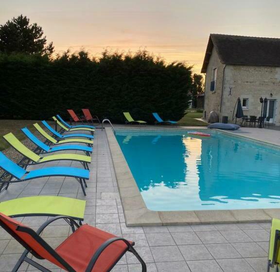 Номер Стандарт Вид на Бассейн, Kourline Villalunoterie Futuroscope Piscine Spa