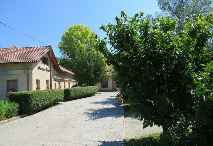 침실 3개 아파트, Pásztor Fogadó