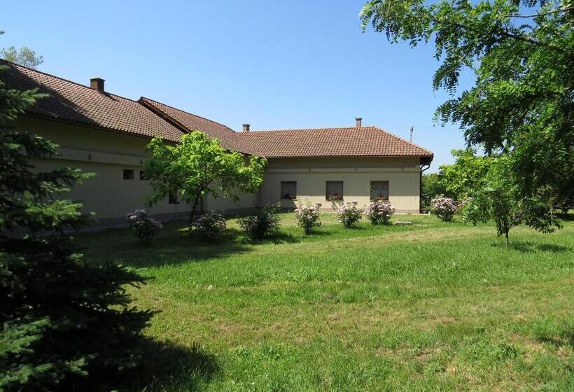 침실 3개 아파트, Pásztor Fogadó