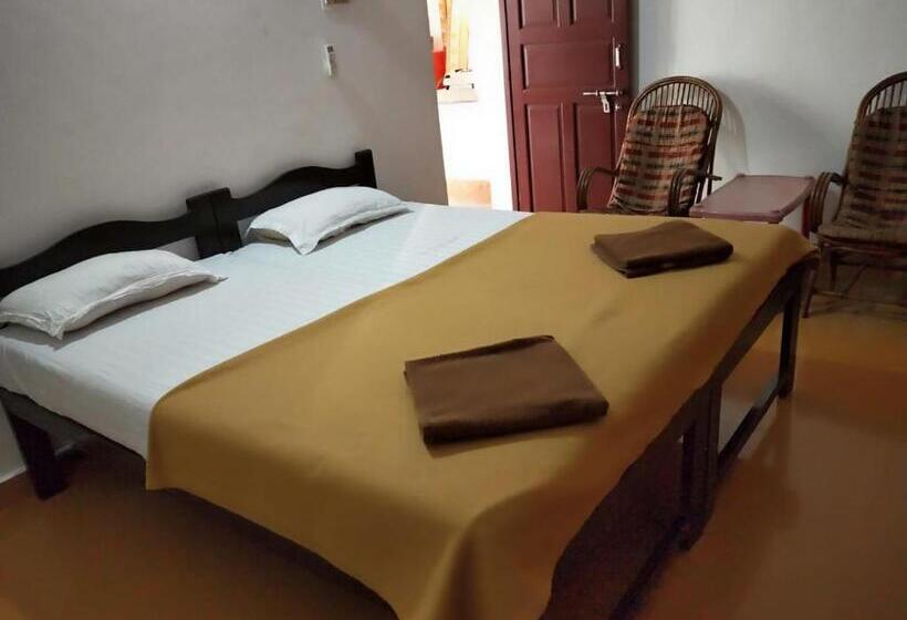 Люкс с Террасой, Alexmarie Guest House 5 Min To Candolim Beach