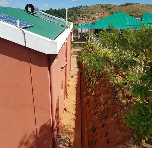 اتاق لوکس با تخت بزرگ, Ecole Lodge Antananarivo