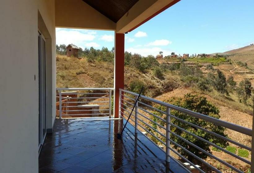 اتاق لوکس با تخت بزرگ, Ecole Lodge Antananarivo