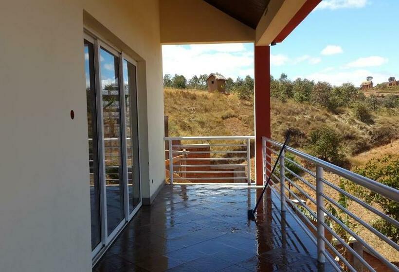 اتاق لوکس با تخت بزرگ, Ecole Lodge Antananarivo