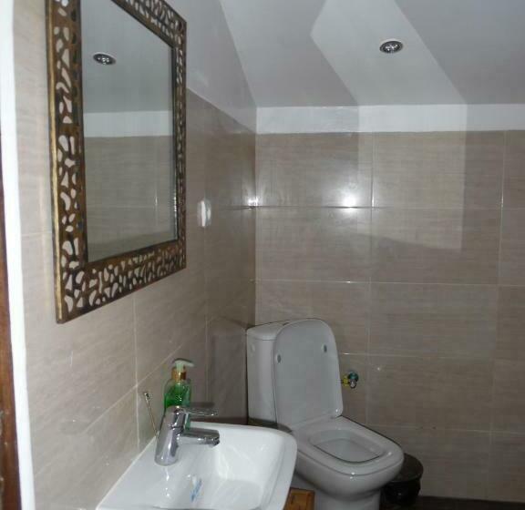 اتاق لوکس با تخت بزرگ, Ecole Lodge Antananarivo