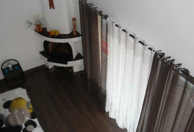 اتاق لوکس با تخت بزرگ, Ecole Lodge Antananarivo